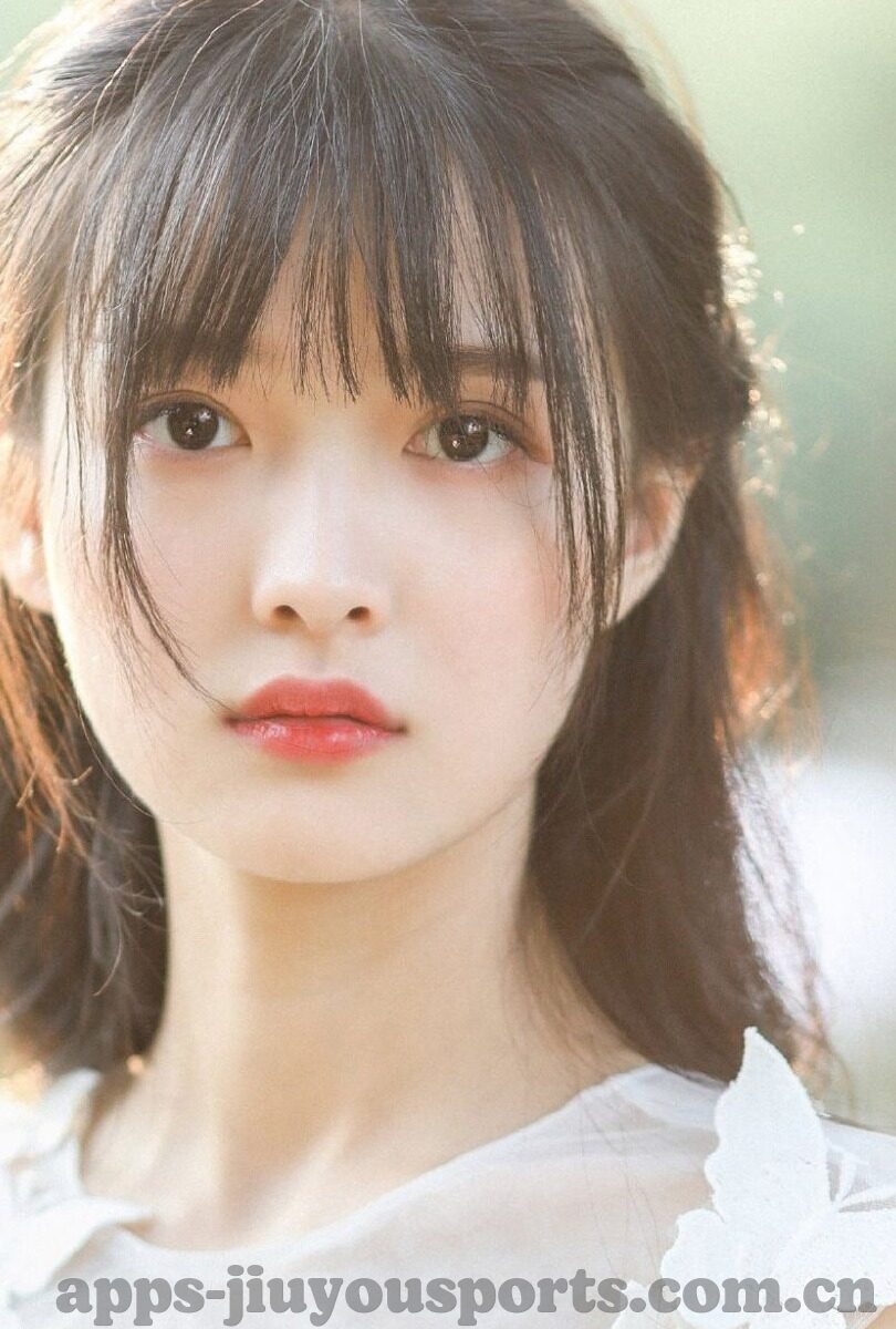 8比0足球比分-8比0，足球场上的狂欢与思考